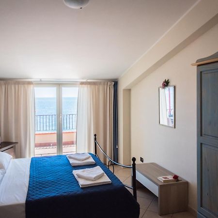 B&B La Sirena Santa Teresa Di Riva Εξωτερικό φωτογραφία