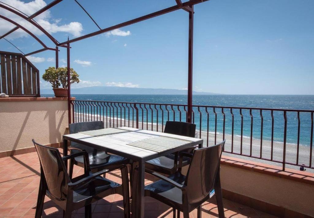 B&B La Sirena Santa Teresa Di Riva Εξωτερικό φωτογραφία