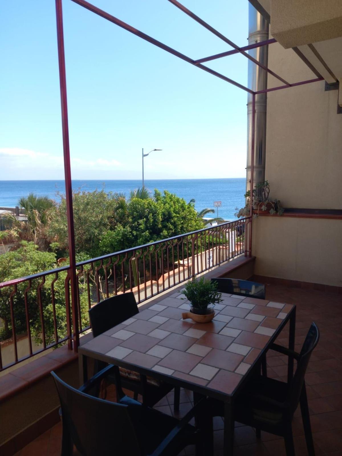 B&B La Sirena Santa Teresa Di Riva Εξωτερικό φωτογραφία