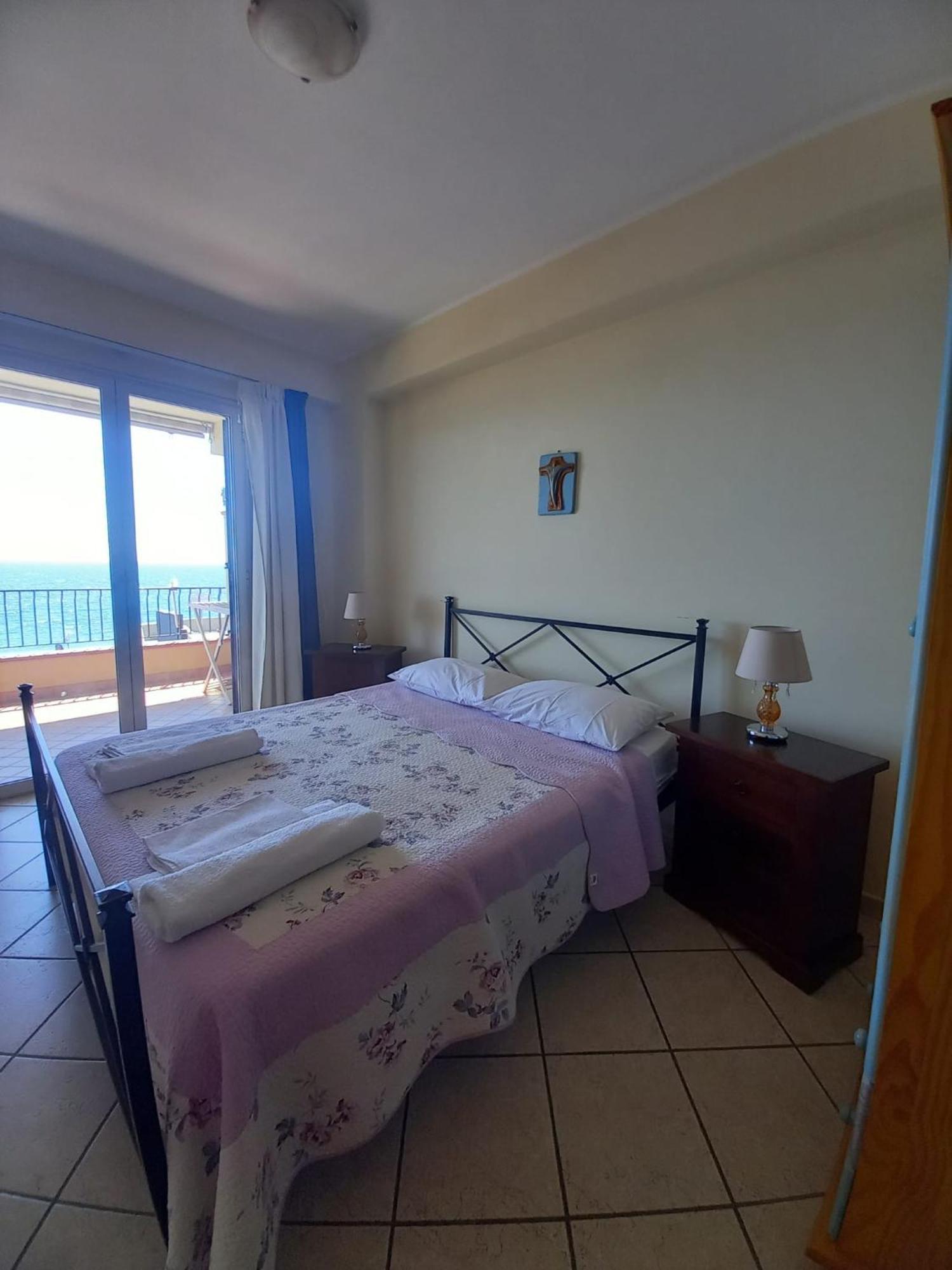 B&B La Sirena Santa Teresa Di Riva Εξωτερικό φωτογραφία