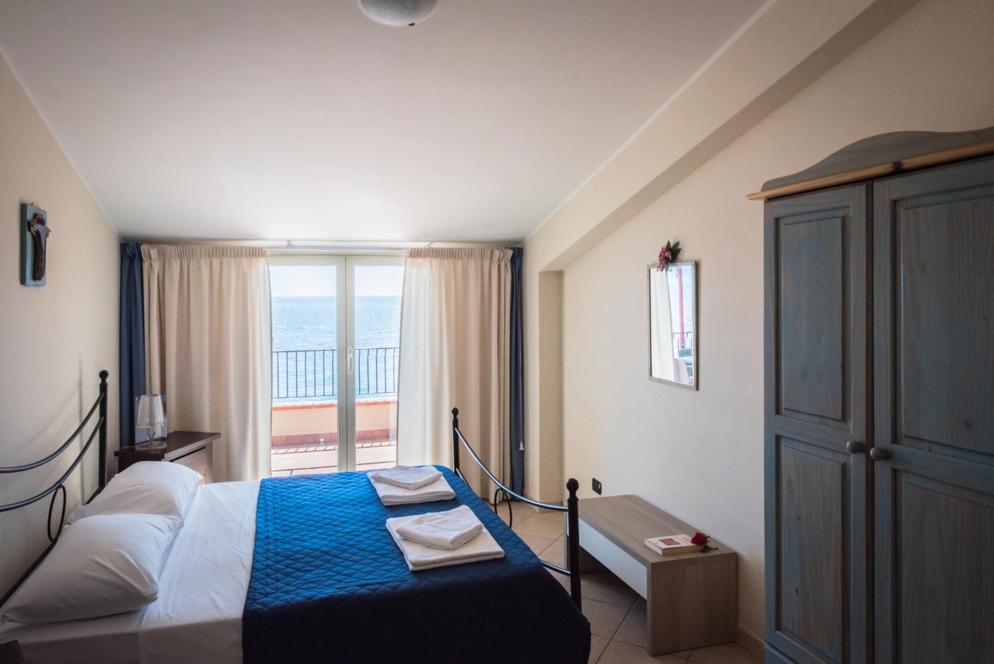 B&B La Sirena Santa Teresa Di Riva Εξωτερικό φωτογραφία