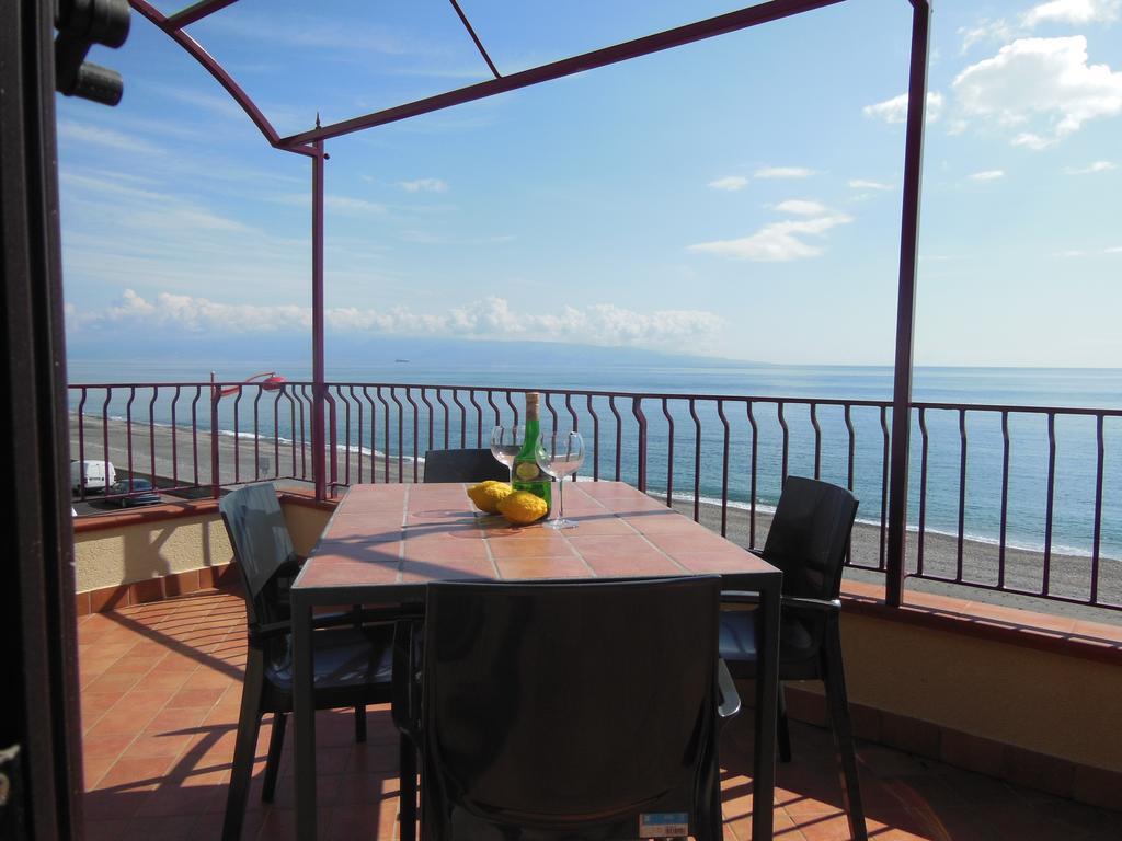 B&B La Sirena Santa Teresa Di Riva Εξωτερικό φωτογραφία