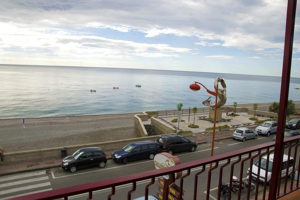 B&B La Sirena Santa Teresa Di Riva Εξωτερικό φωτογραφία