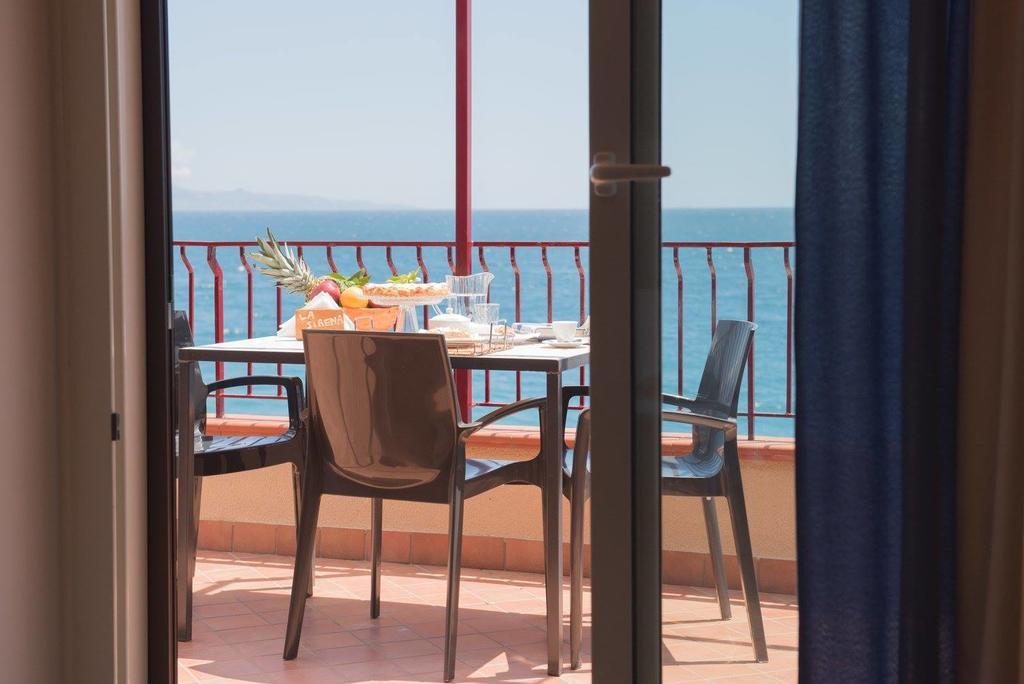 B&B La Sirena Santa Teresa Di Riva Εξωτερικό φωτογραφία
