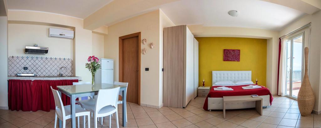 B&B La Sirena Santa Teresa Di Riva Εξωτερικό φωτογραφία