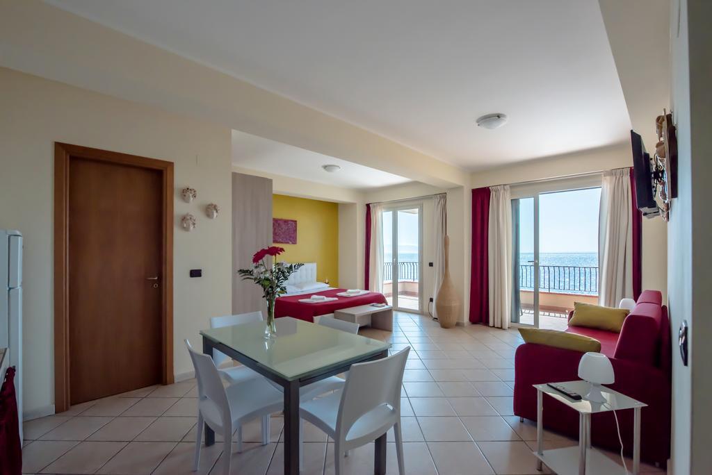 B&B La Sirena Santa Teresa Di Riva Εξωτερικό φωτογραφία