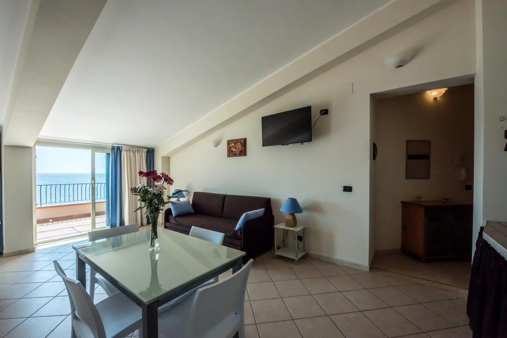 B&B La Sirena Santa Teresa Di Riva Εξωτερικό φωτογραφία