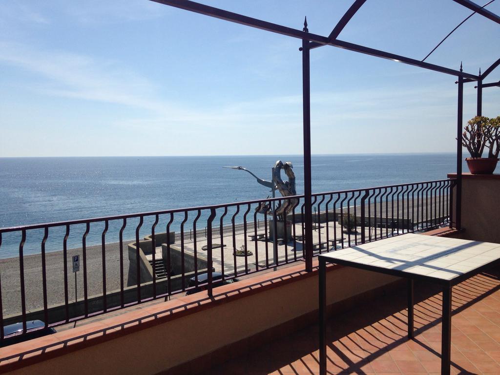 B&B La Sirena Santa Teresa Di Riva Εξωτερικό φωτογραφία