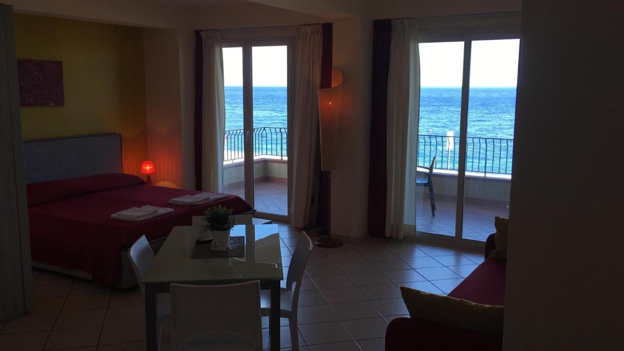 B&B La Sirena Santa Teresa Di Riva Εξωτερικό φωτογραφία